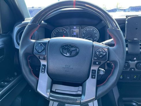 Used 2020 Toyota Tacoma TRD Off-Road w/ TRD Premium Off Road Package AWD/4WD image 17