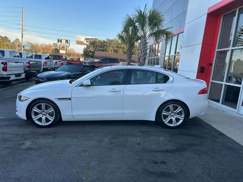 Used 2017 Jaguar XE Premium image 8