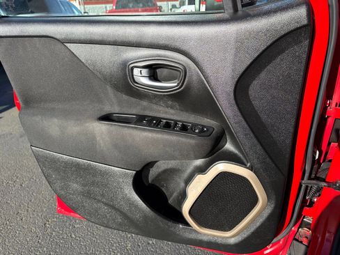 Used 2016 Jeep Renegade Latitude image 20