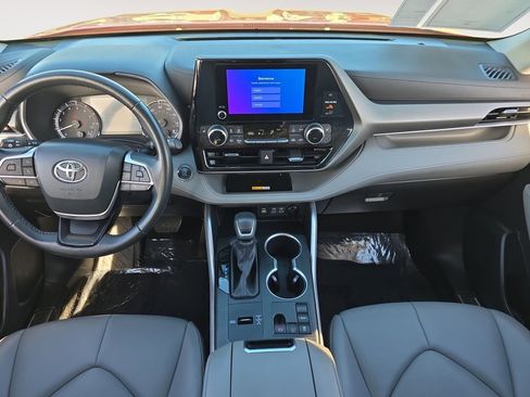 Certified 2023 Toyota Highlander XLE image 10