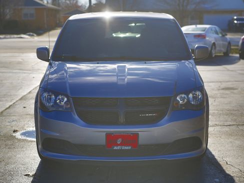 Used 2016 Dodge Grand Caravan SE image 16