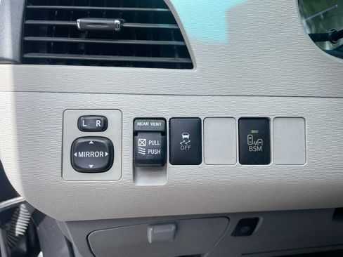 Used 2014 Toyota Sienna XLE image 24