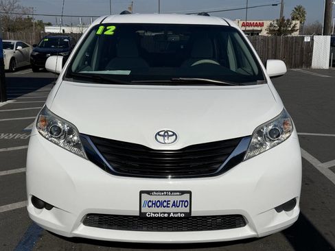 Used 2012 Toyota Sienna LE image 2