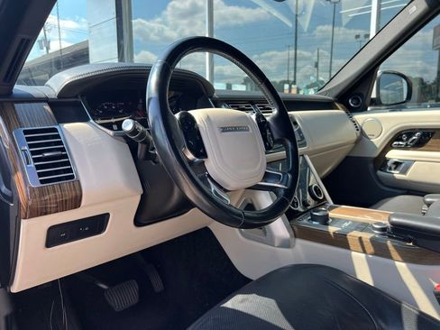 Used 2018 Land Rover Range Rover HSE image 32