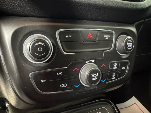 Used 2019 Jeep Compass Limited image 22