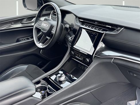 Used 2022 Jeep Grand Cherokee L Altitude image 6