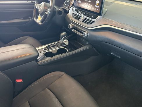 Certified 2023 Nissan Altima 2.5 SV w/ SV Premium Package FWD image 15