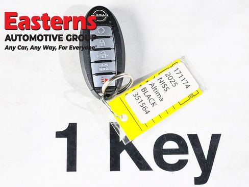 Used 2025 Nissan Altima 2.5 SV FWD image 25