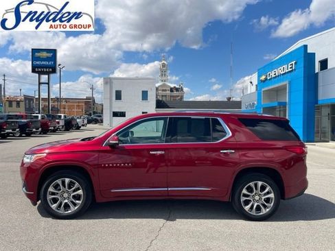 Used 2021 Chevrolet Traverse Premier FWD image 1