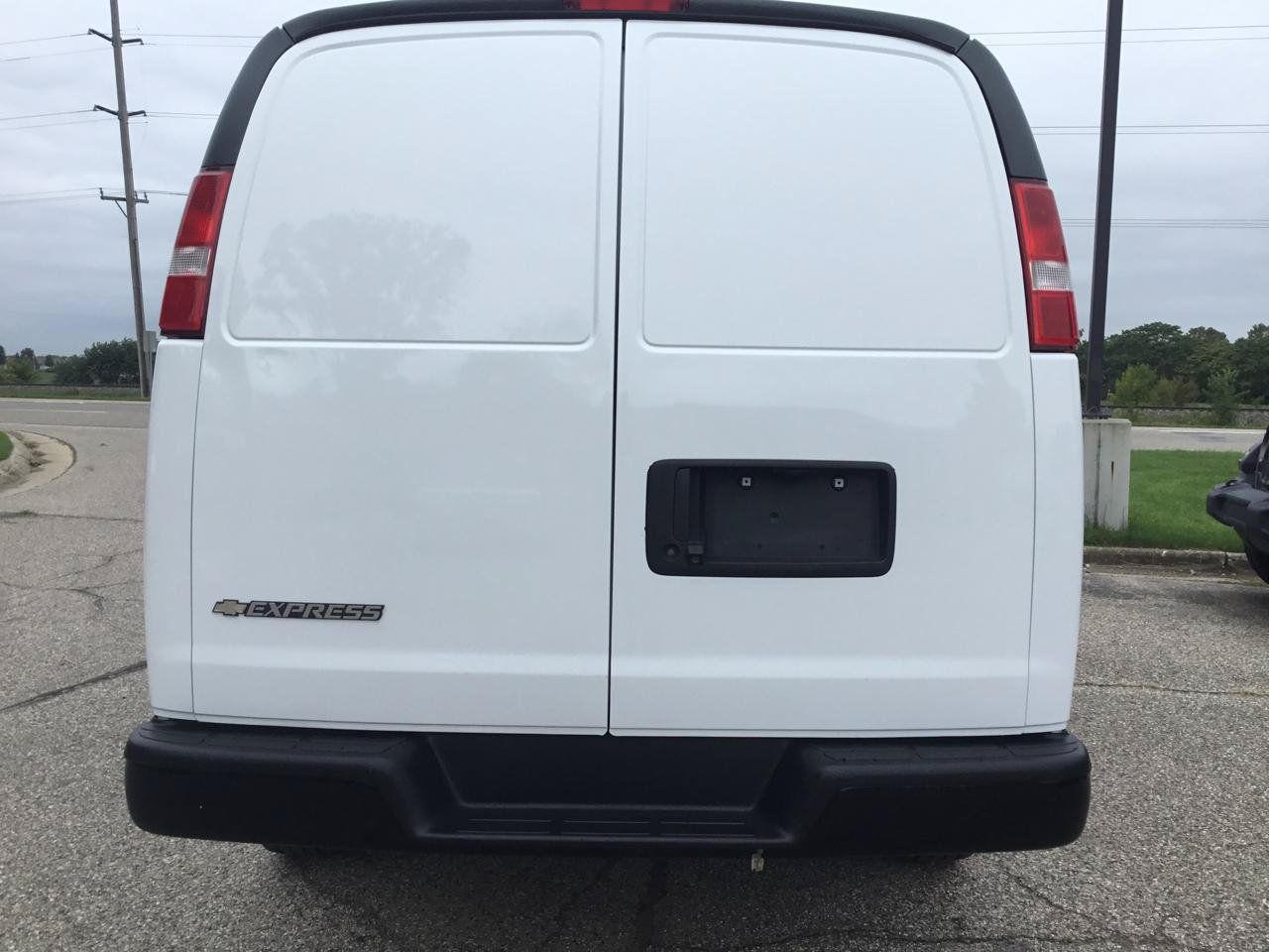 Used 2021 Chevrolet Express 2500 w/ Communications Package RWD image 8