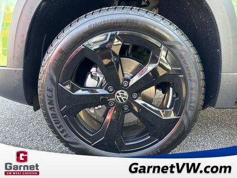 New 2025 Volkswagen Taos SE image 19
