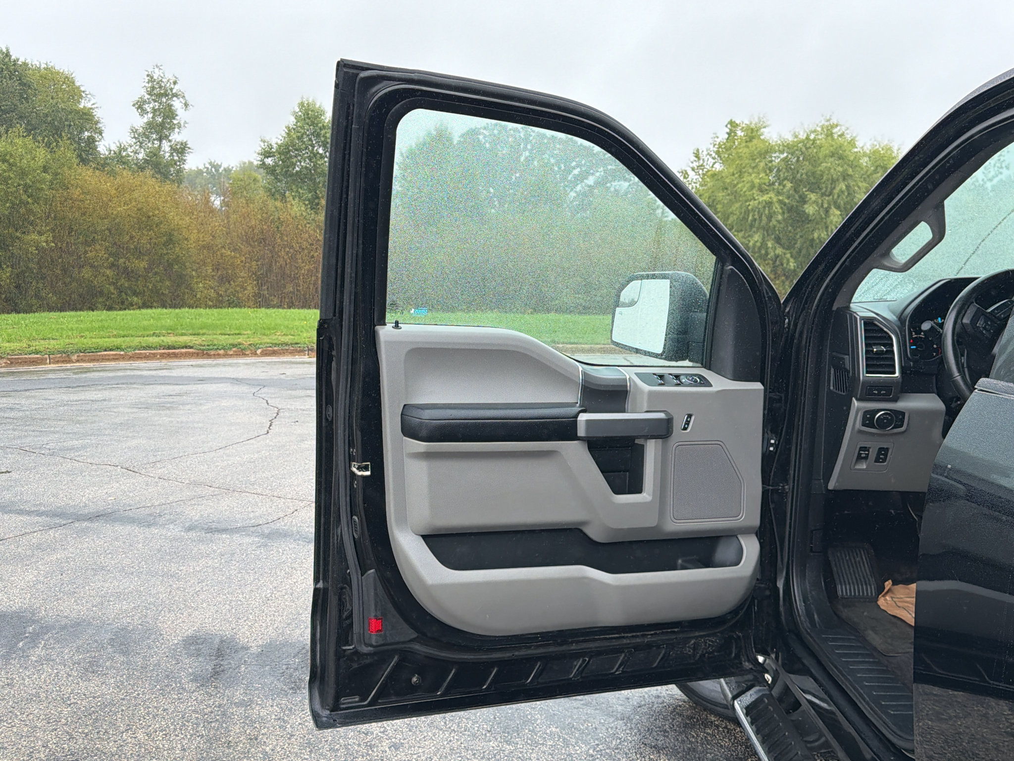 Used 2016 Ford F150 XLT w/ Equipment Group 301A Mid AWD/4WD image 10