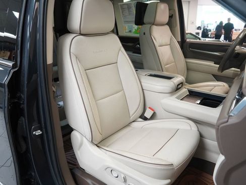 Used 2021 GMC Yukon XL Denali w/ Denali Premium Package AWD/4WD image 28