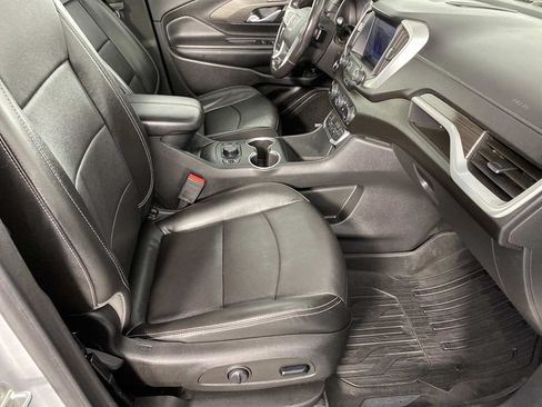 Used 2022 GMC Terrain SLT w/ Infotainment Package II AWD/4WD image 11