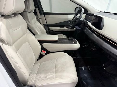Used 2023 Nissan Ariya AWD image 18