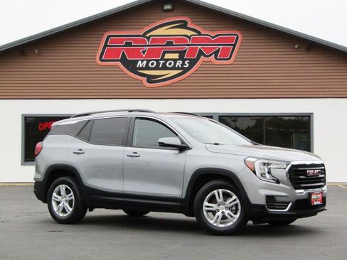 Used 2024 GMC Terrain SLE w/ Driver Convenience Package AWD/4WD image 2