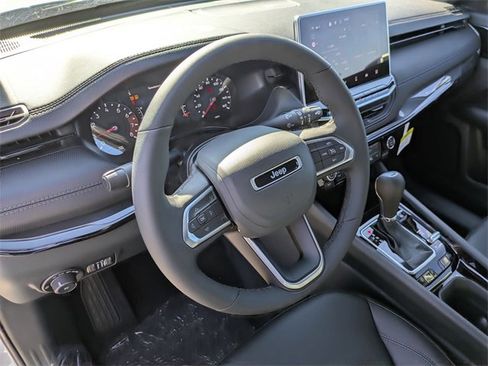 New 2026 Jeep Compass Latitude image 14