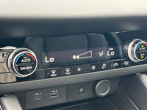 New 2025 Mitsubishi Outlander SE image 22