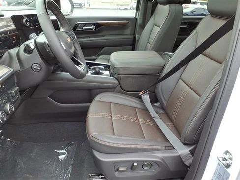 New 2026 Chevrolet Suburban High Country image 6