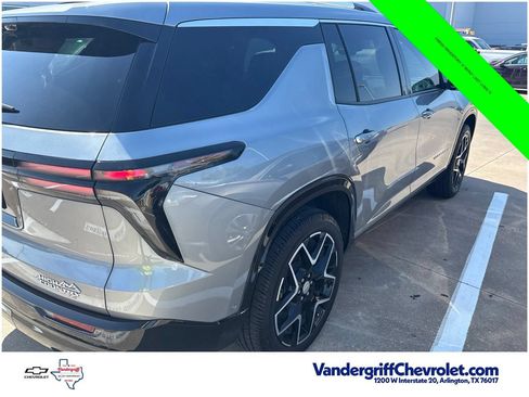 Used 2025 Chevrolet Traverse High Country FWD image 4