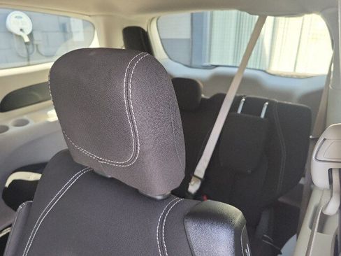 Used 2024 Chrysler Voyager LX FWD image 10