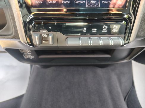 Certified 2025 RAM 2500 Big Horn AWD/4WD image 35