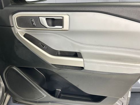 Used 2023 Ford Explorer XLT w/ Equipment Group 202A image 15