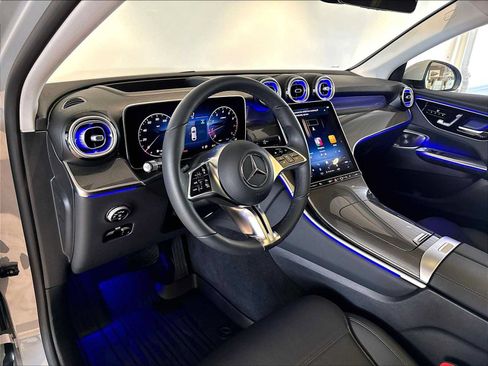 Used 2025 Mercedes-Benz GLC 300 4MATIC image 7