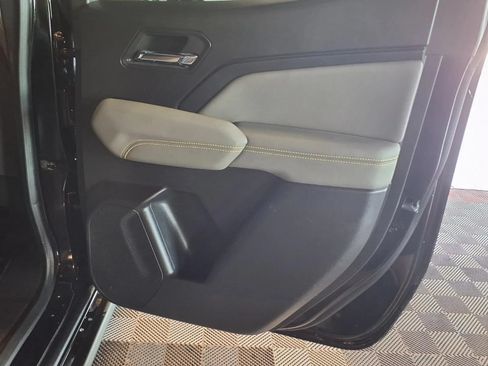 Used 2024 Chevrolet Colorado ZR2 w/ Technology Package AWD/4WD image 9