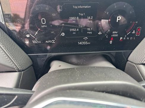 Used 2025 GMC Yukon XL Denali AWD/4WD image 4