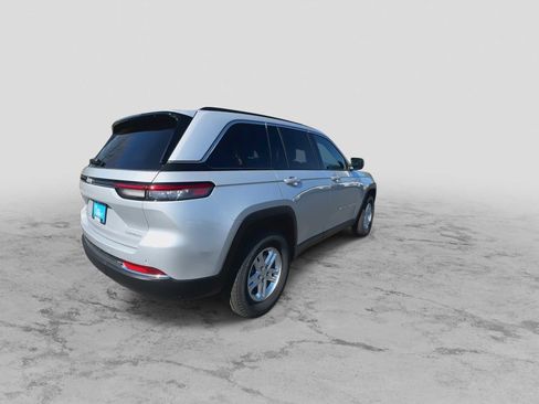 New 2025 Jeep Grand Cherokee Laredo image 8