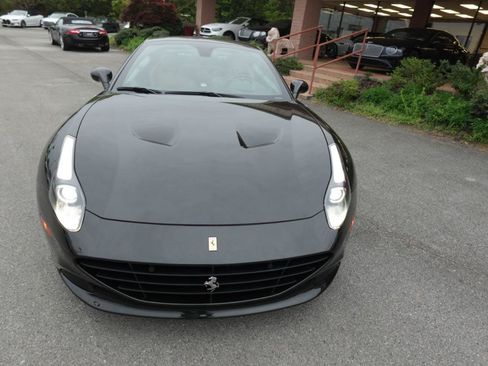 Used 2015 Ferrari California T RWD image 6