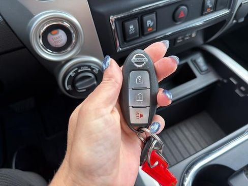 Used 2019 Nissan Titan SV w/ SV Convenience Package AWD/4WD image 28