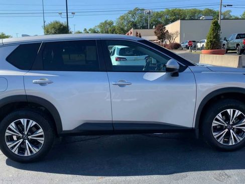 Used 2022 Nissan Rogue SV image 9