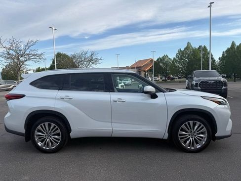 Used 2022 Toyota Highlander Platinum AWD/4WD image 5
