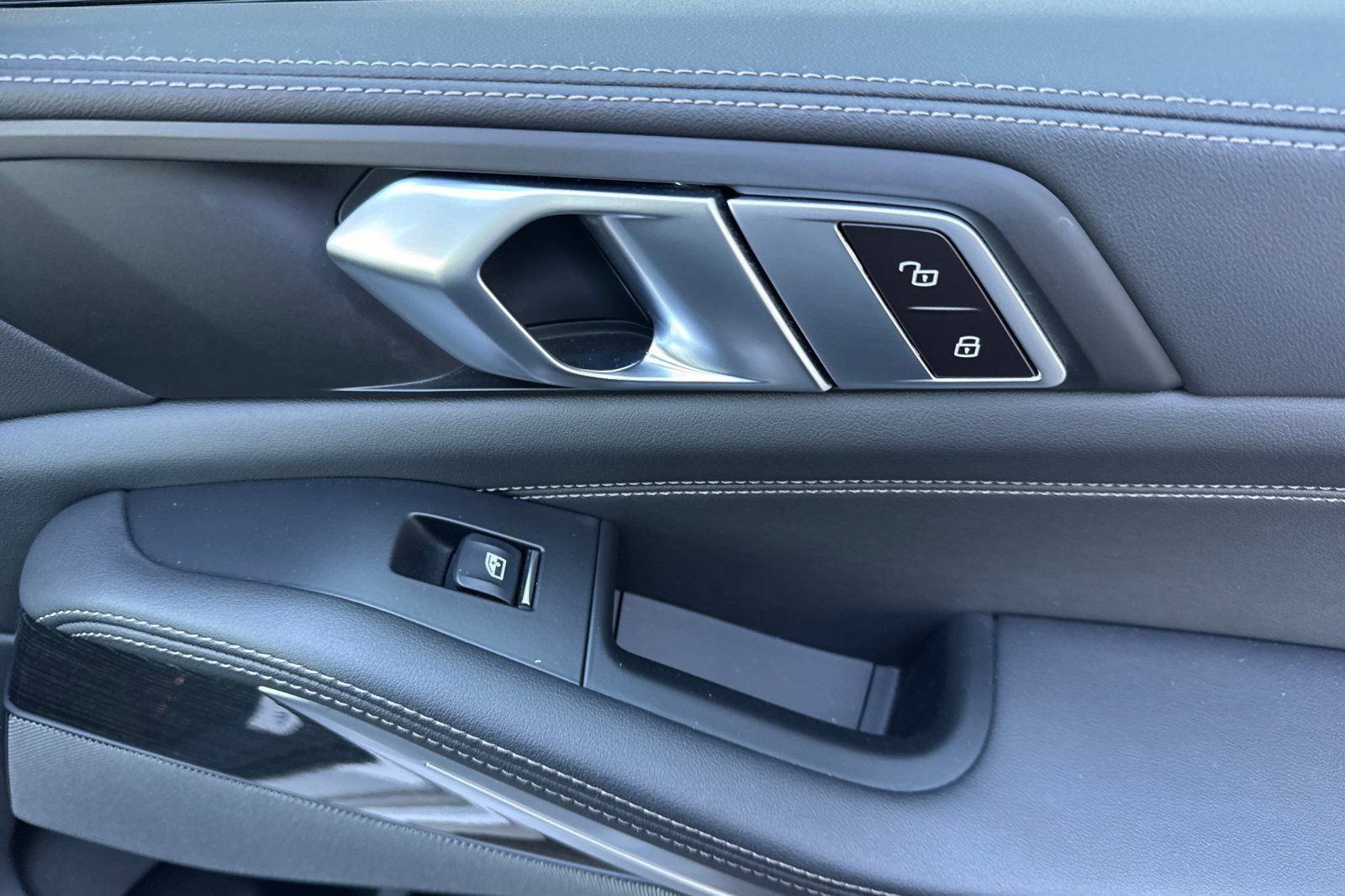 Used 2024 BMW X5 M60i w/ Executive Package AWD/4WD image 19