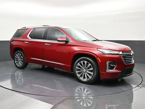 Used 2023 Chevrolet Traverse Premier FWD image 7