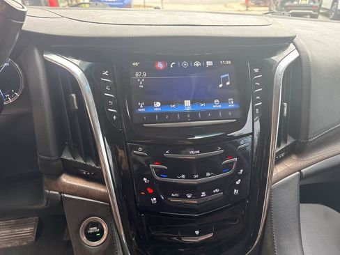 Used 2016 Cadillac Escalade Premium image 20