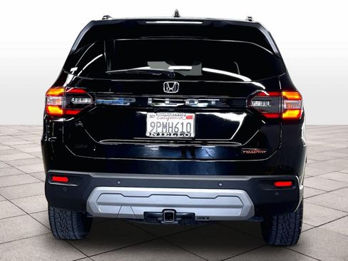 Used 2025 Honda Pilot TrailSport image 7