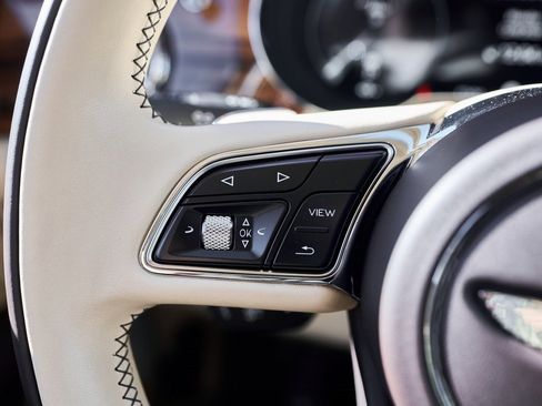 Used 2023 Bentley Bentayga Extended Wheelbase image 57