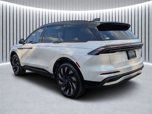 New 2026 Lincoln Nautilus Reserve w/ Jet Appearance Package image 5