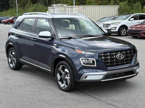 Used 2025 Hyundai Venue Limited FWD image 25