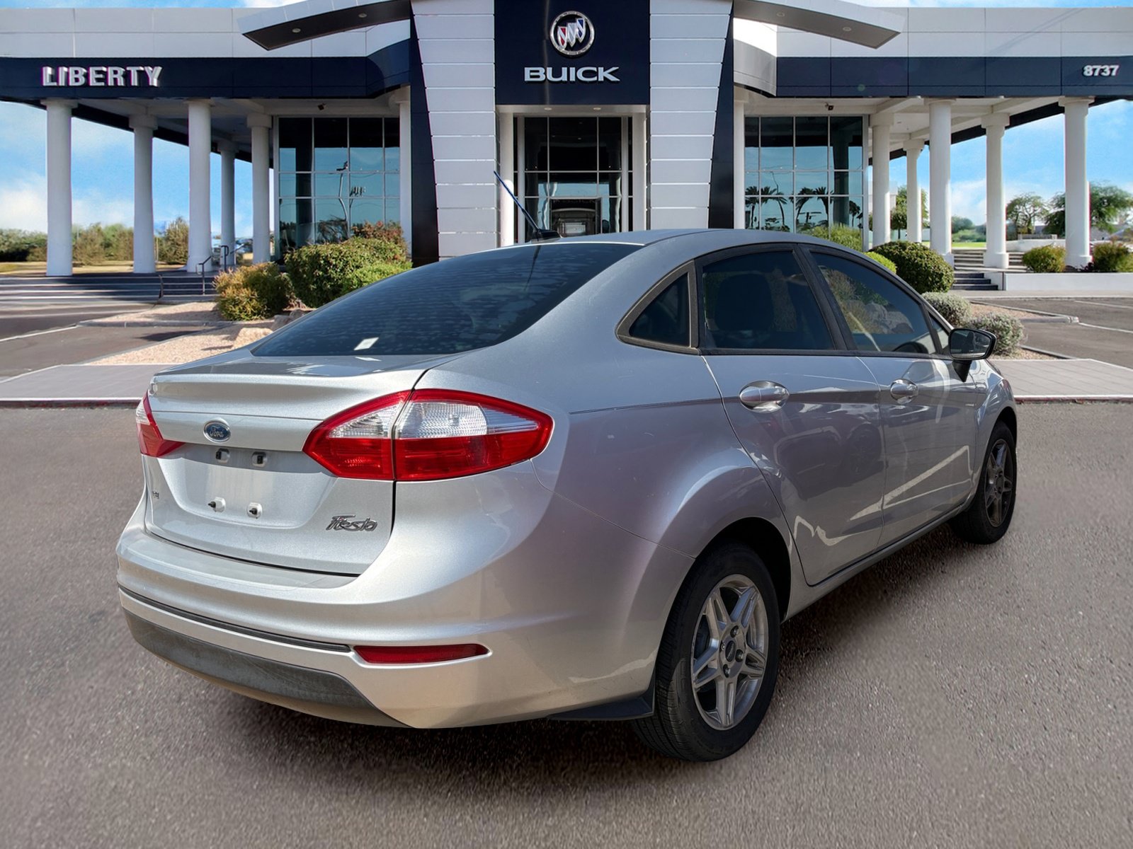 Used 2017 Ford Fiesta SE FWD image 2