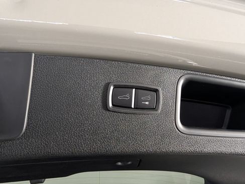 New 2026 Porsche Macan AWD/4WD image 18