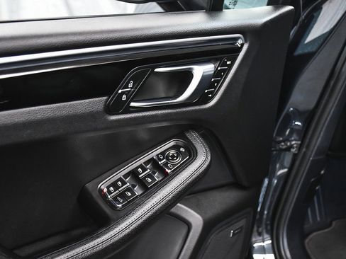 Used 2024 Porsche Macan image 10