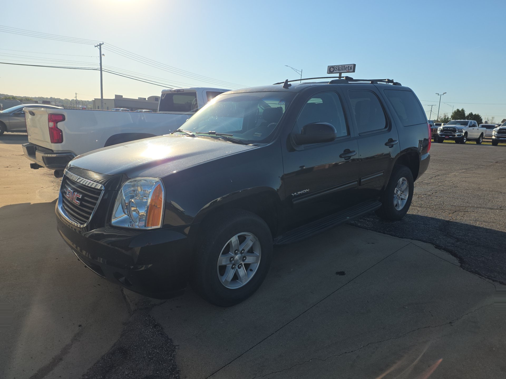 Used 2013 GMC Yukon SLE w/ Convenience Package AWD/4WD image 3