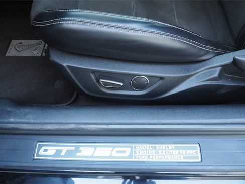 Used 2016 Ford Mustang Shelby GT350 w/ Technology Package image 18