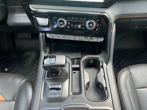 Used 2023 GMC Sierra 1500 AT4 w/ AT4 Premium Package AWD/4WD image 15