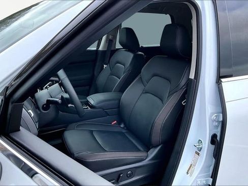 New 2025 Nissan Pathfinder SL w/ Black Appearance Package image 9