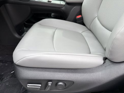 Used 2025 Toyota Sienna XLE AWD/4WD image 12